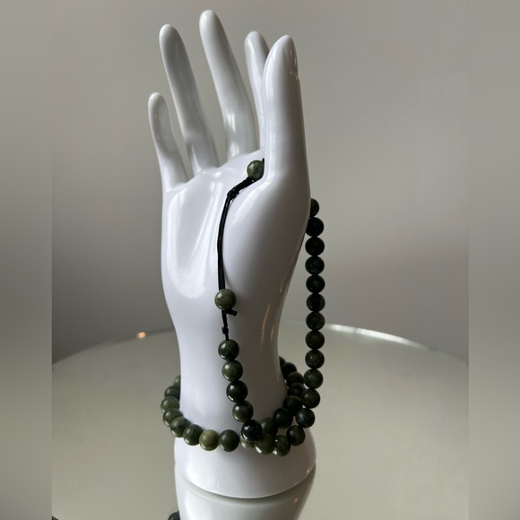Handmade genuine gemstone bracelet. This Green Jade bracelet is adjustable. - Picture 5 of 6